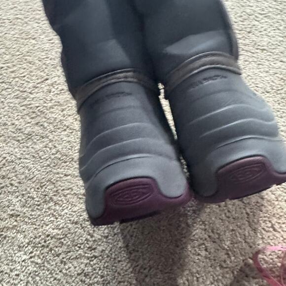 Keen Lumi Waterproof Snow Boots Big Girls Size 1 Insulated Warm Gray w/ Purple - Picture 10 of 16
